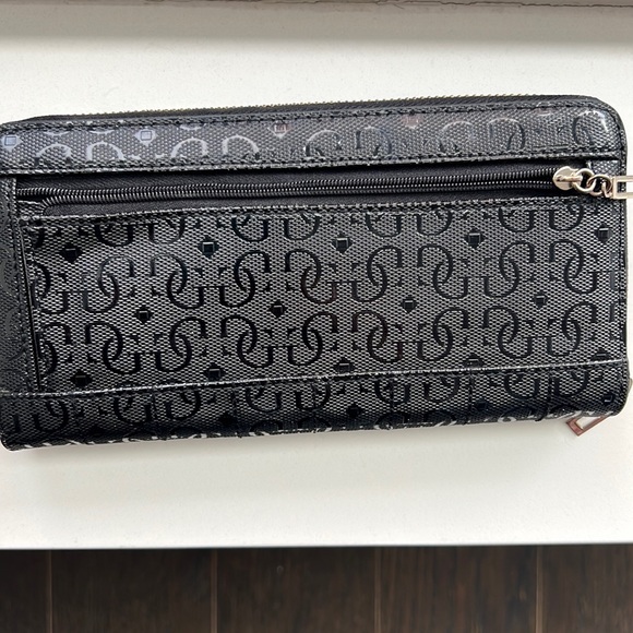 Guess Embossed Black Wallet - Picture 7 of 7